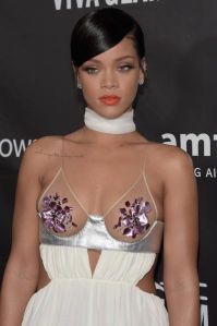 rih dress 2