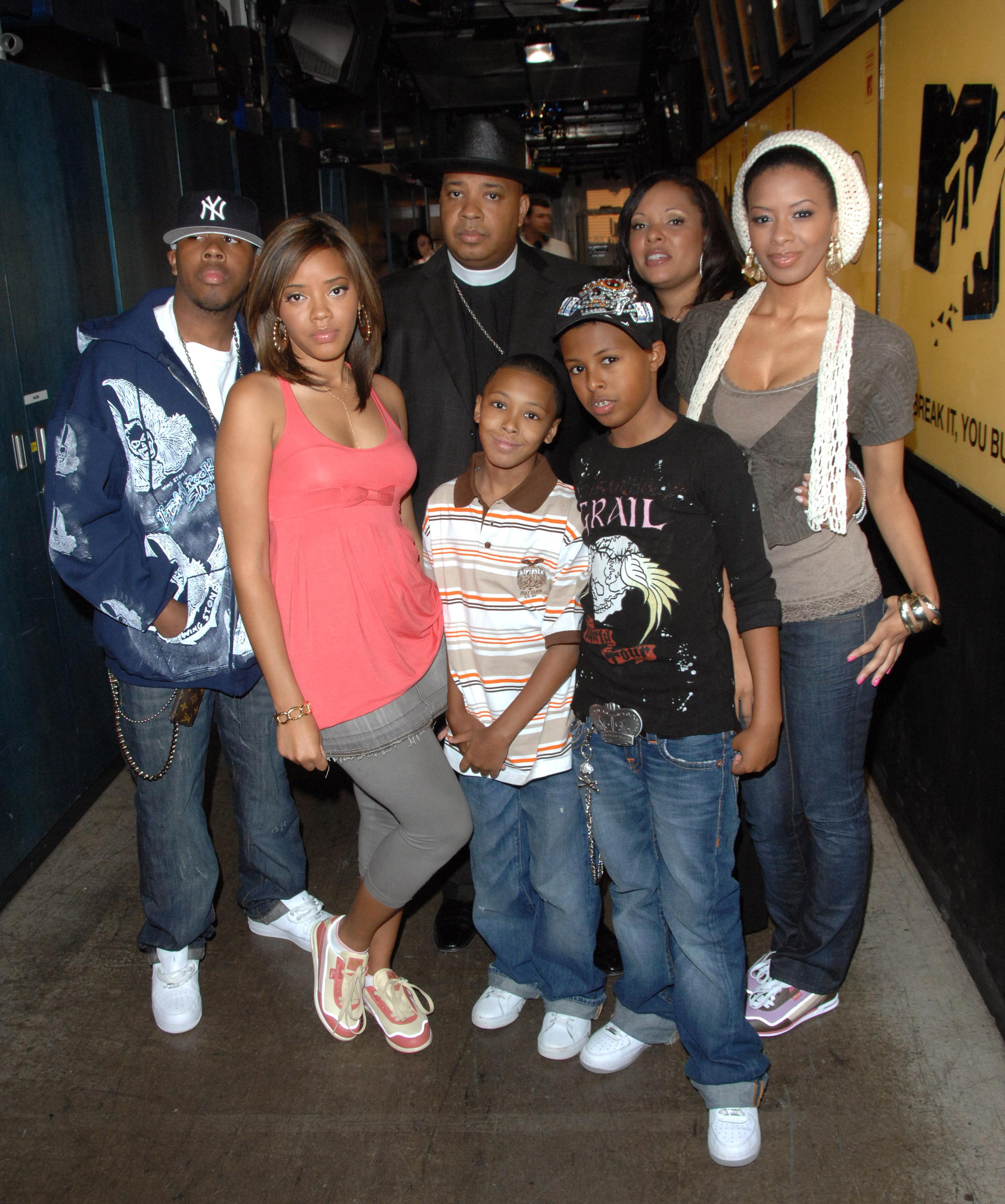 Pete Wentz, The Cast Of 'Runs House' And 'The Academy Is' Visit MTV's 'TRL' - April 30, 2007